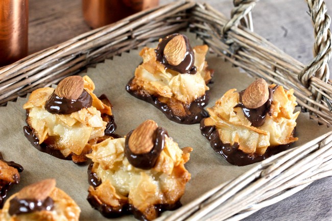 ALMOND MOCHA MACAROONS on Americas-Table.com