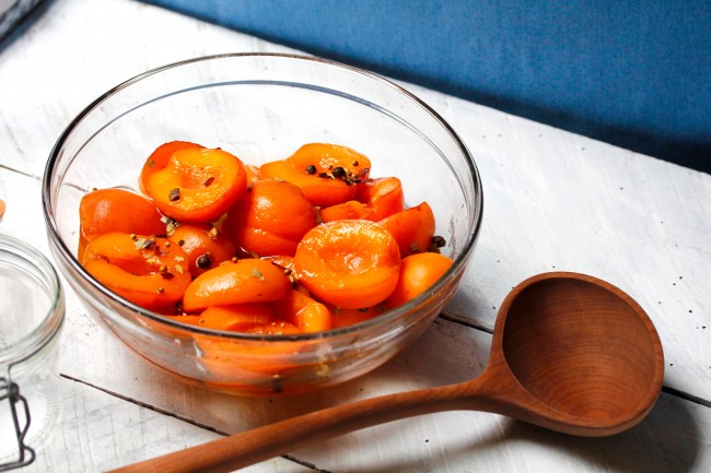 GLAZED HAM WITH PICKLED APRICOTS on Americas-Table.com