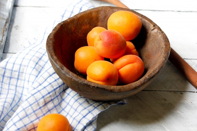 GLAZED HAM WITH PICKLED APRICOTS on Americas-Table.com